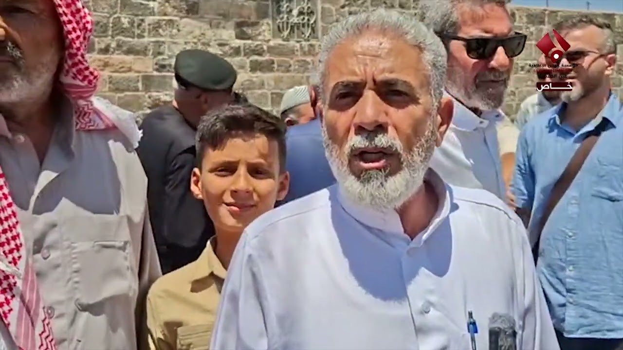 وقفة احتجاجية في ساحة المسجد العمري ضد العدوان الإسرائيلي على سوريا