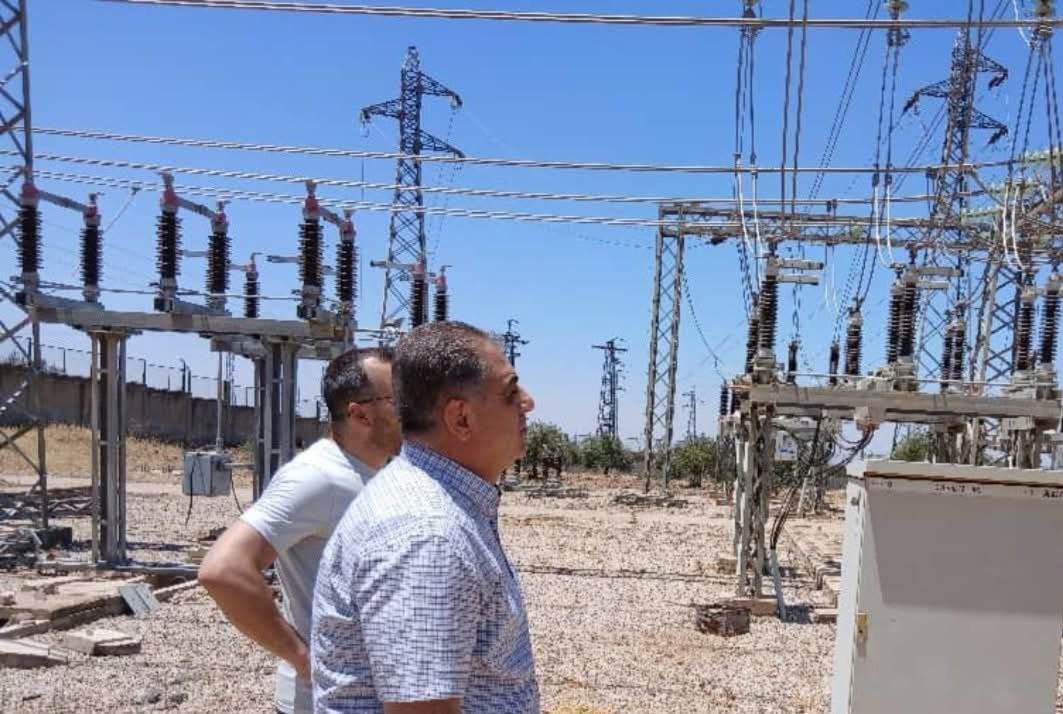 مدير عام كهرباء السويداء يتفقد محطة تحويل الكوم ويؤكد جاهزيتها
