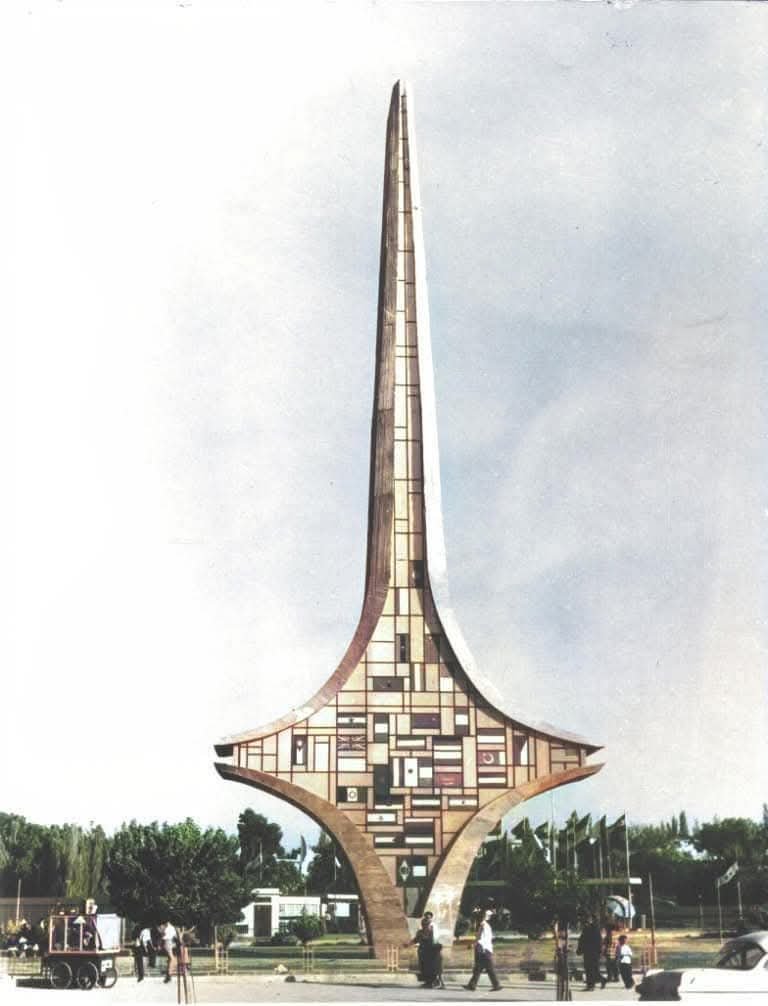 صورة للسيف الدمشقي في ساحة الأمويين عام 1960