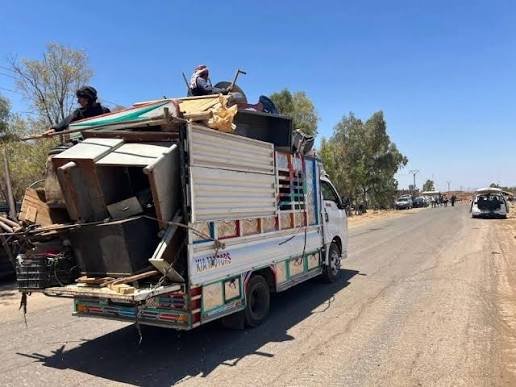 100 عائلة من العشائر تعود إلى منازلها بريف السويداء 