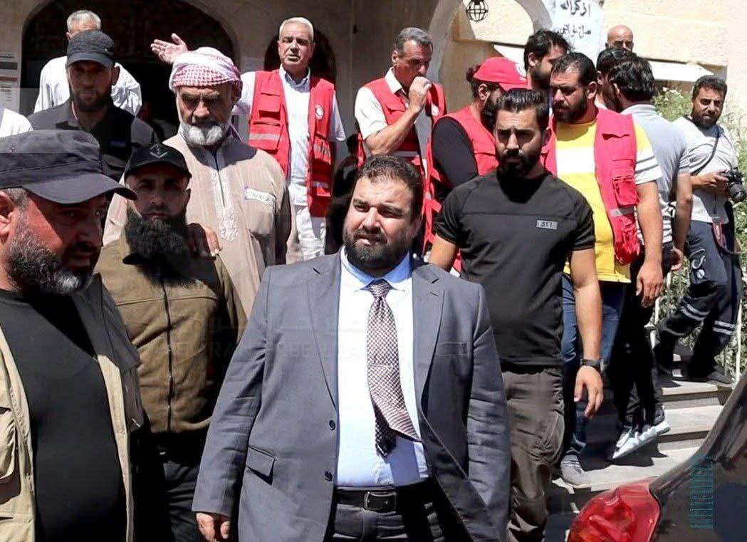 محافظ السويداء وقائد الأمن الداخلي يتفقدان مراكز الإيواء في ريف درعا