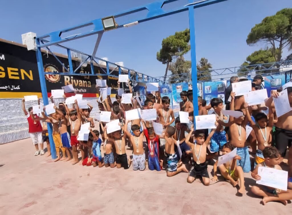 تخريج مجموعة من الأطفال في دورة سباحة بدرعا