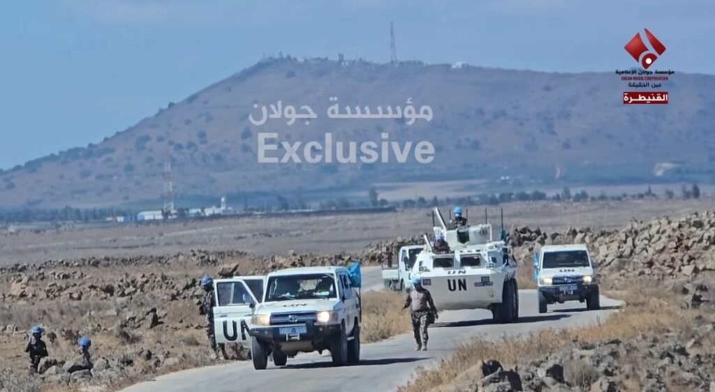 شاهد فريق من بعثة “أوندوف” يحفر بالفأس بالقرب من طريق “الصمدانية الغربية