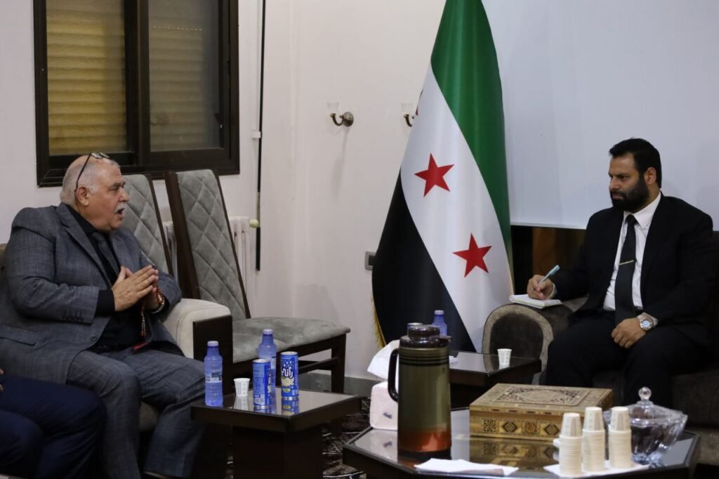 درعا: قائد الأمن الداخلي يناقش تعزيز الاستقرار مع غرفة التجارة