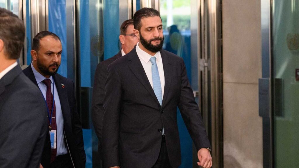 الرئيس الشرع يصل إلى روسيا في أول زيارة له.