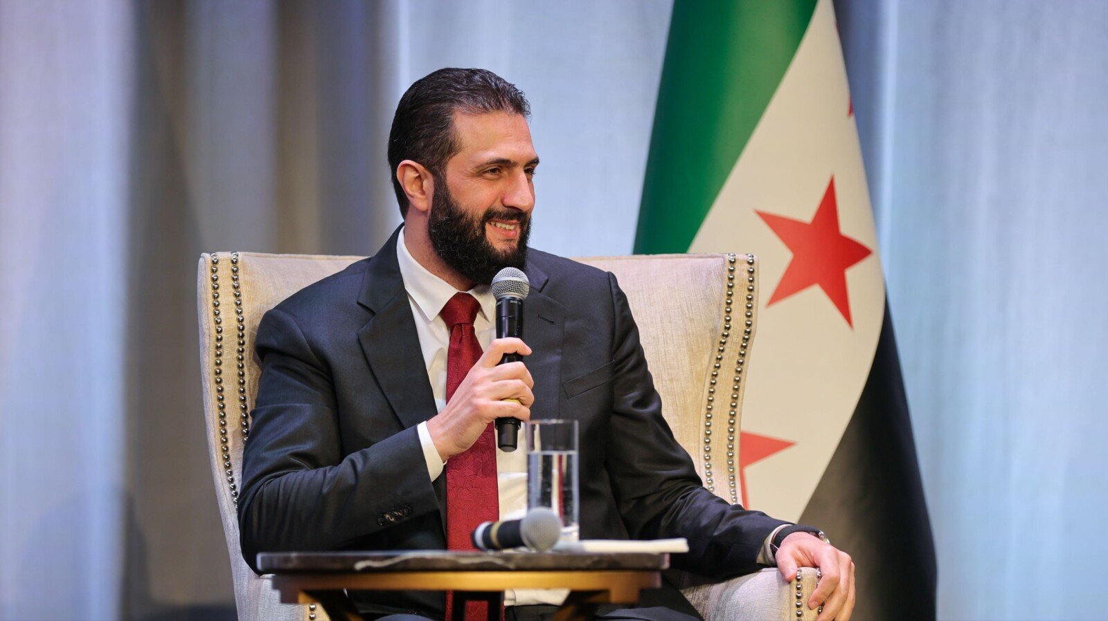 الشرع رجل العام