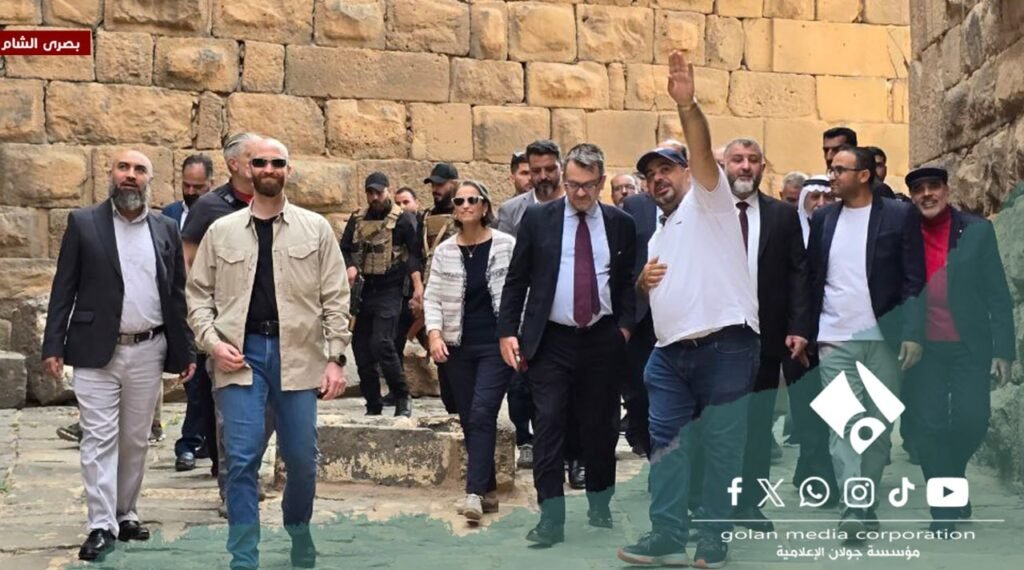 السفير الإيطالي يزور بصرى الشام ويبدي إعجابه بأوابدها التاريخية