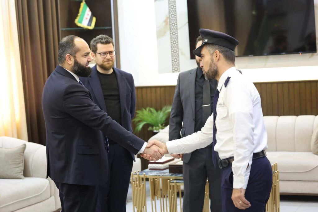 تكريم شرطي المرور أسامة شرف الدين لشجاعته وحسن تصرفه 