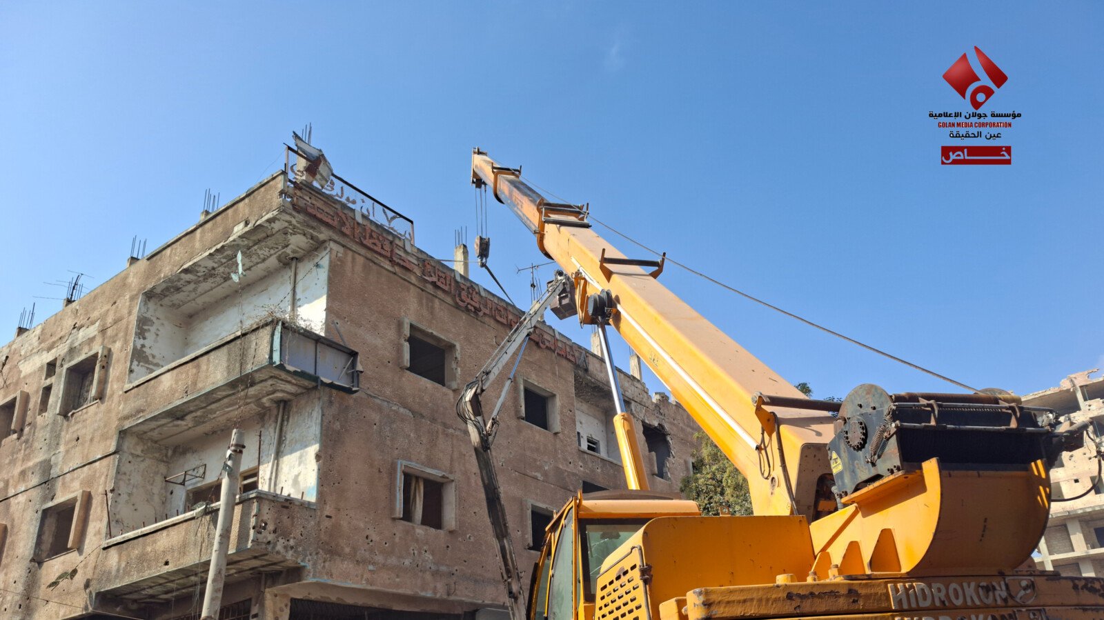 ناشطون يطلقون حملة لإزالة رموز البائد في درعا 