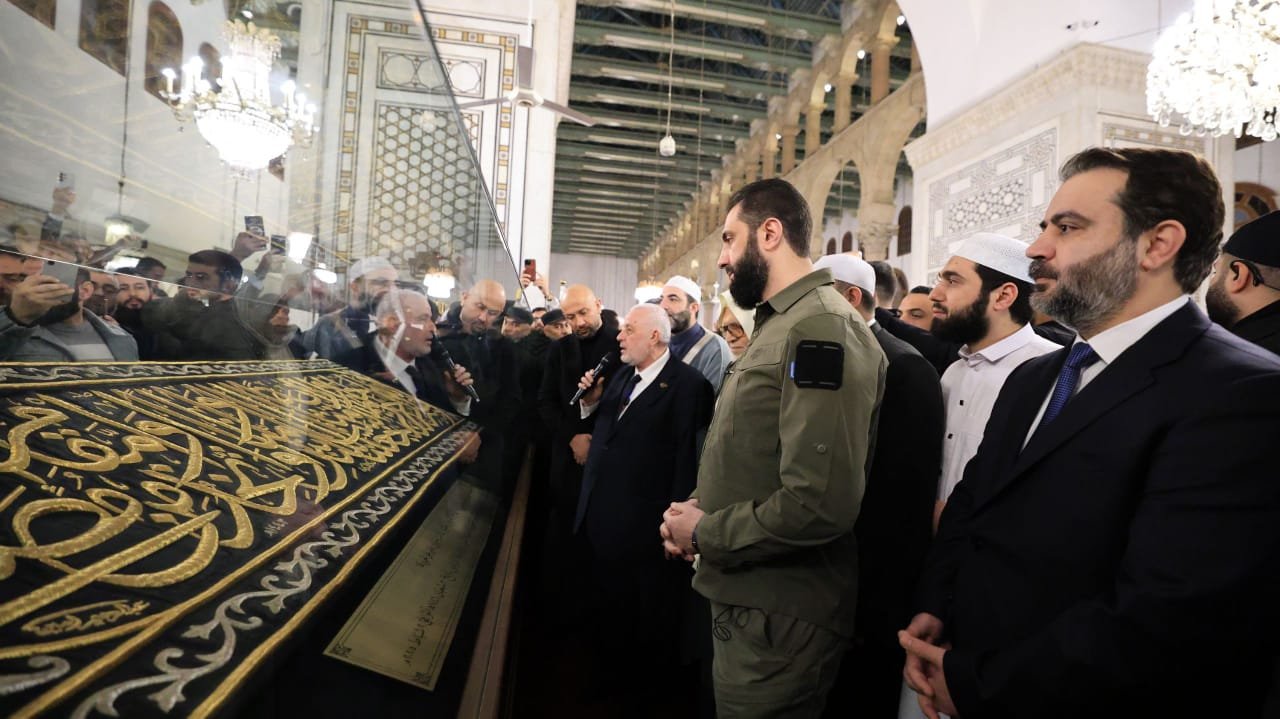 قطعة من كسوة الكعبة تعود إلى دمشق… المدينة التي صنعت ثوبها يومًا