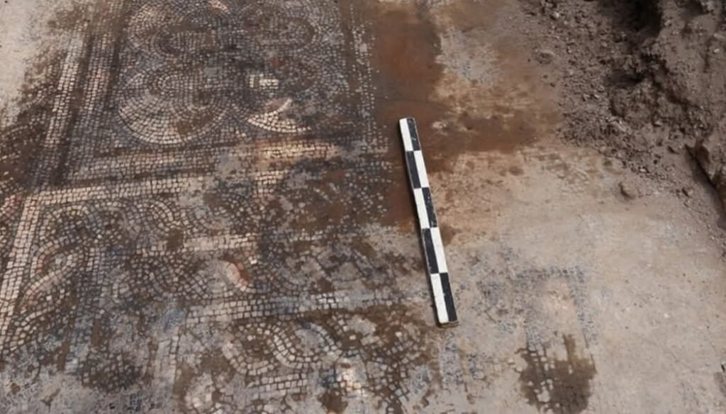 اكتشاف لوحة فسيفساء بيزنطية قرب قارة بريف دمشق