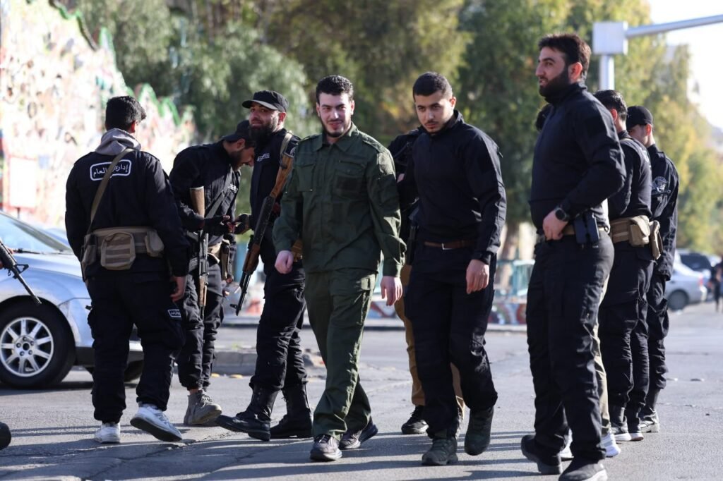 دمشق تطلب تعاوناً أمنياً مع بيروت بشأن ضباط فرّوا بعد سقوط الأسد