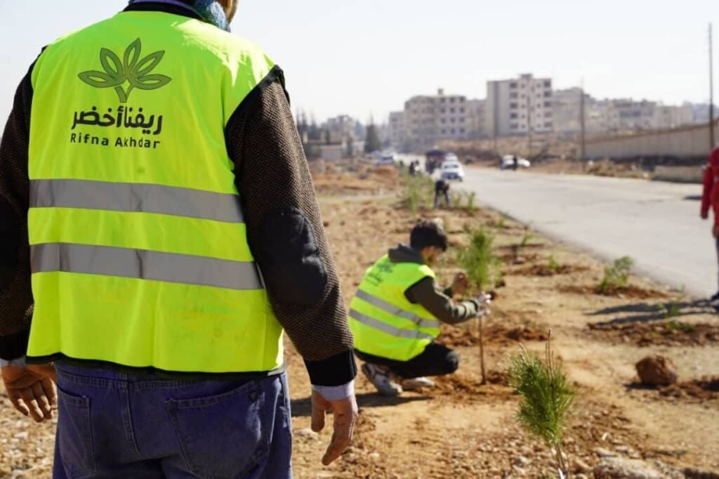“ريفنا أخضر” تبدأ من حرستا وتزرع أكثر من 100 ألف غرسة في ريف دمشق