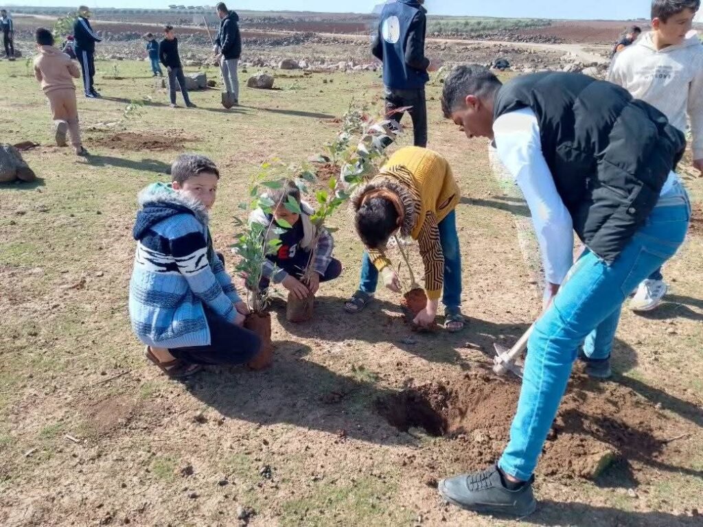 حملة تشجير في مدينة الشيخ مسكين بدرعا 