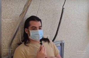 اقتحم الحريق وأنقذ المصابين… تدخل سريع يمنع كارثة بعد انفجار سيارة