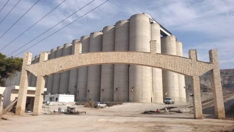 “إعادة تأهيل صوامع قلعة المضيق… خطوة لتعزيز الأمن الغذائي السوري”