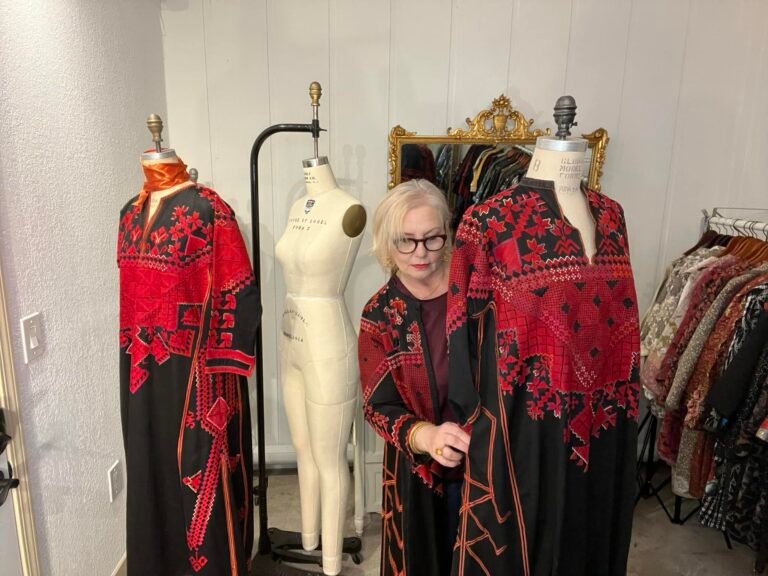 المرأة السورية… حين تحفظ الهوية بخيطٍ وإبرة