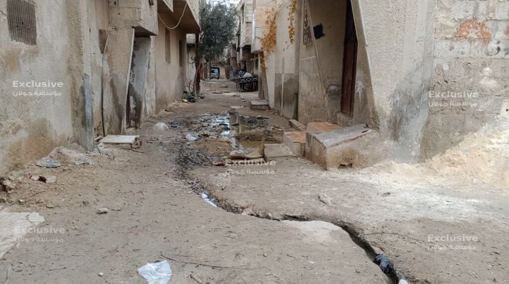 طفح صرف صحي ومخاطر كهربائية ومعاناة يومية للسكان بحي الحسينية بريف دمشق