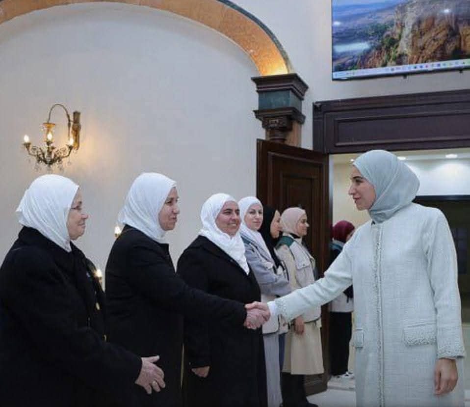 عقيلة الرئيس الشرع تتابع برامج الأطفال في ميتم حمص