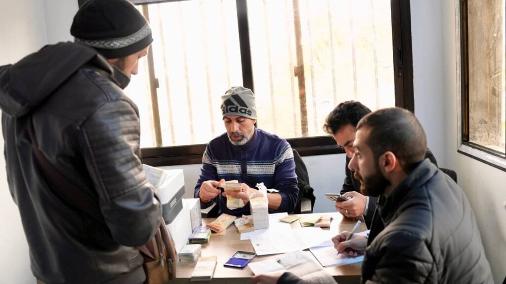 بدء صرف رواتب المتقاعدين في السويداء