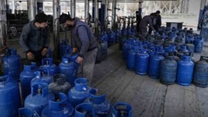 بيع الغاز والمحروقات وفقاً لأسعار “الدولار” اعتباراً من الغد