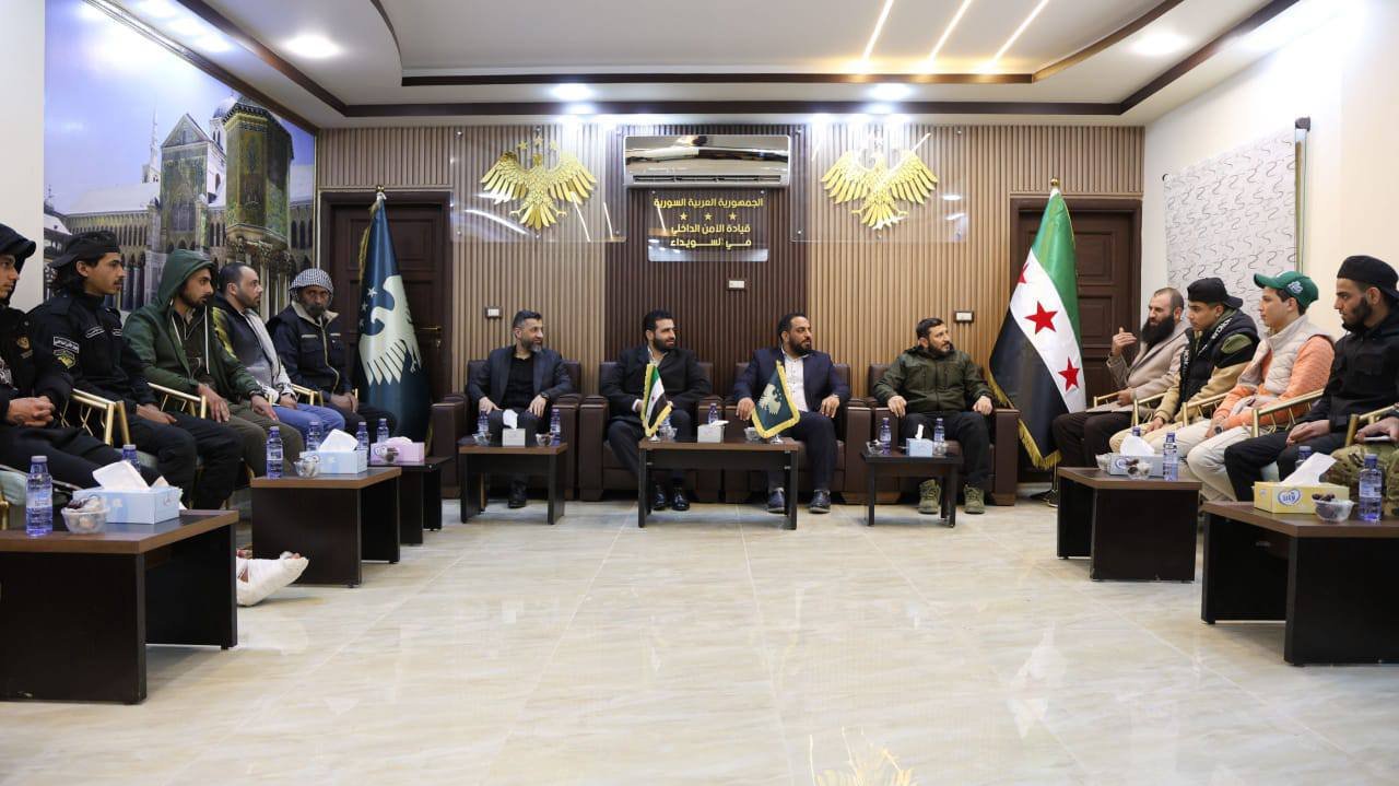 وزير الداخلية يشارك المفرج عنهم من السويداء مأدبة الإفطار