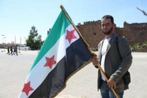 ذاكرة محاصرة وعدسة تقاوم: شهادة ناشط من بصرى الشام في ذكرى الثورة السورية