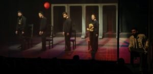 “قلعة من ورق” في يوم المسرح العالمي