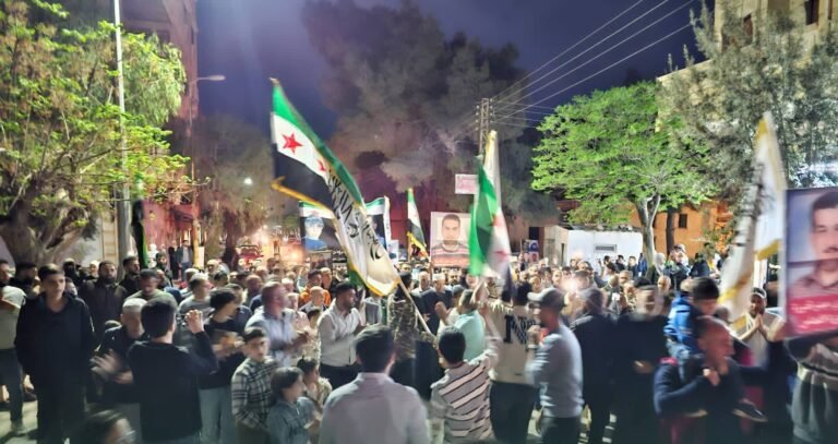 مسير شعبي في قطنا فرحاً باعتقال أمجد يوسف