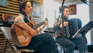 “ربيع الشعراء» في فرنسا… صور سورية وتضامن شعري مع غزة