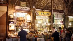 تموين ريف دمشق يغلق محلاً للحوم وينظم ضبوطاً بحق مخالفات تموينية