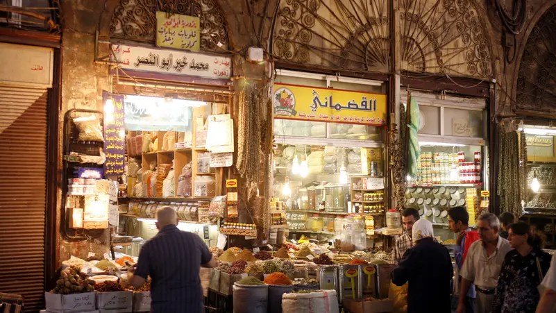 تموين ريف دمشق يغلق محلاً للحوم وينظم ضبوطاً بحق مخالفات تموينية