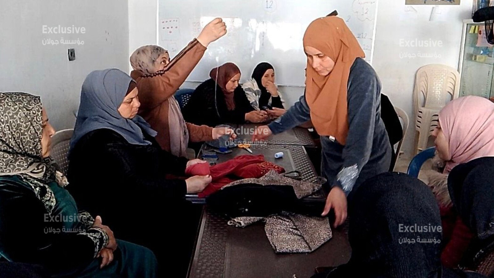 دورة تدريبية في إعادة تدوير الأقمشة وأساسيات الخياطة في بلدة نبع الصخر