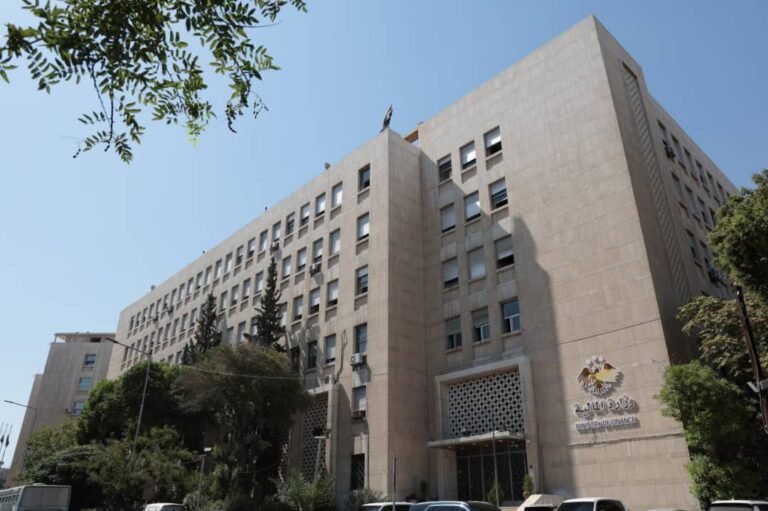 وزير المالية يؤكد كف يد 27 موظفاً بمديريات مالية دمشق وريفها