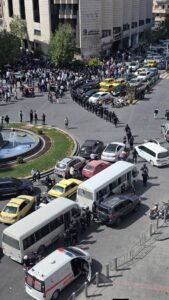 محتجون بدمشق يطالبون بتحسين الأوضاع المعيشية وانتشار أمني لحمايتهم