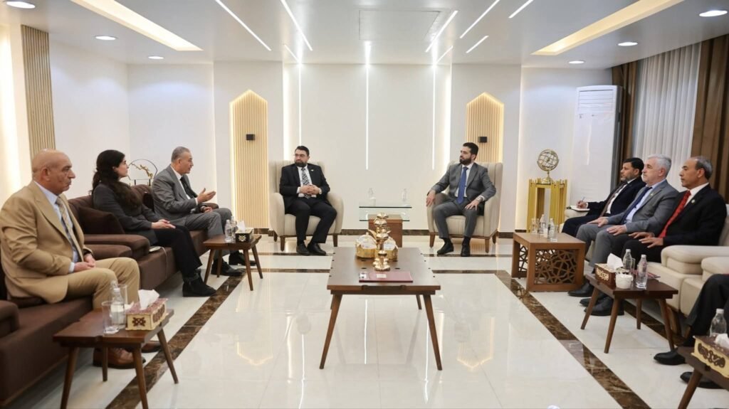 جلسة ثلاثية لترسيخ العدالة الانتقالية وتدقيق قوائم النظام البائد