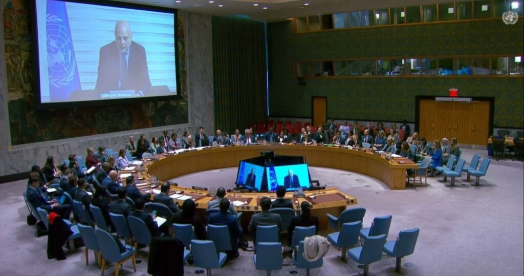 جلسة لمجلس الأمن تناقش تطورات الملف السوري وتؤكد على دعم المسار الإنساني والاستقرار