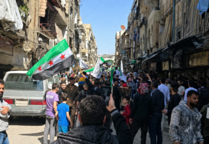 السوريون يستقبلون خبر اعتقال أمجد اليوسف “بالتكبير والتهليل” ومسير لمكان المجزرة