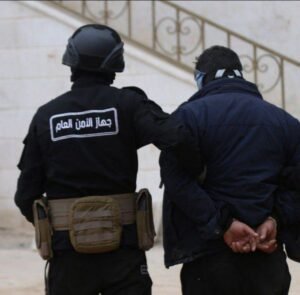 الأمن العام يعتقل أباً وولديه ارتكبوا جريمتهم في لبنان وتبين أنهم من الفلول