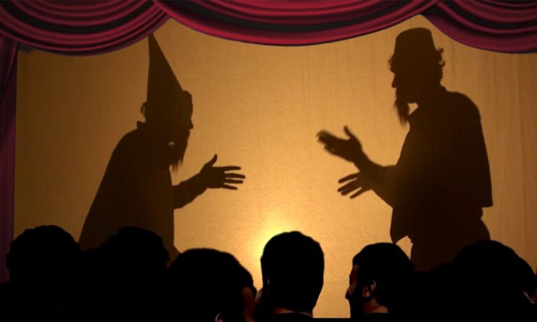 “ما لا يُقال” في سراقب.. خيال الظل يكسر الصمت حول معاناة الناجيات من المعتقلات