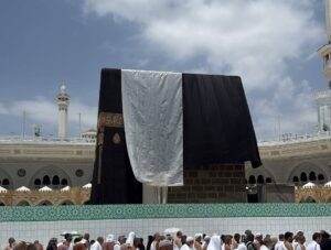 دمشق نسجت ثوب الكعبة… حين زيّن الحرير الشامي أقدس بقاع الأرض