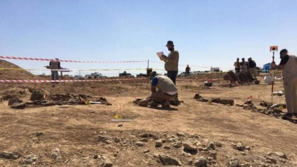 انتشال 9 جثامين من مقبرتين جماعيتين في قارة