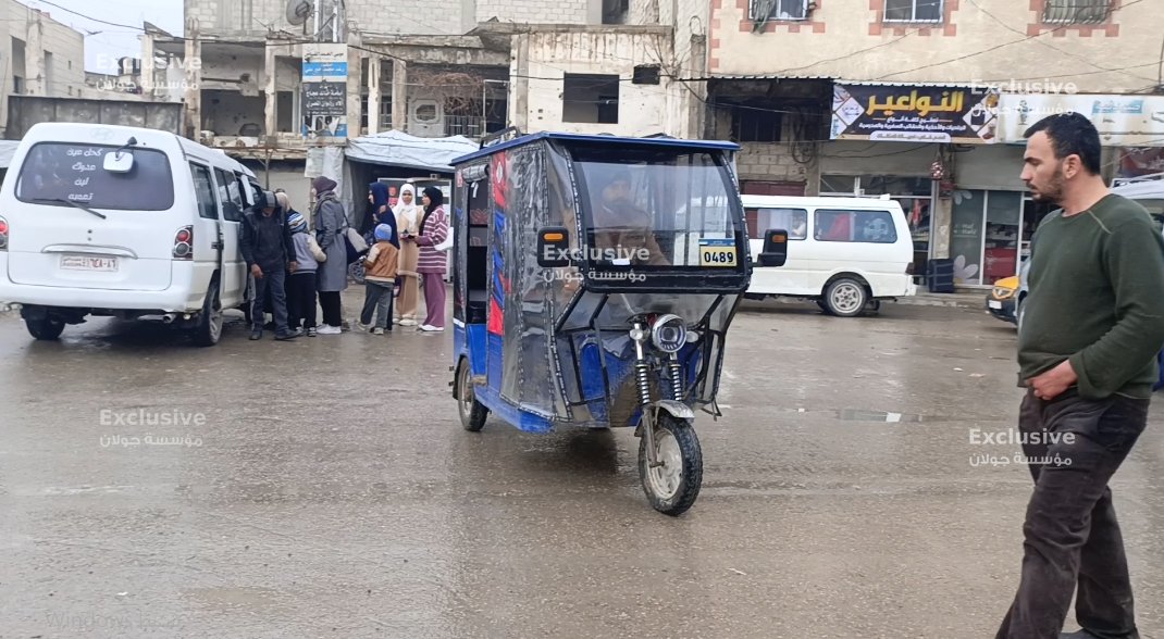 التكتوك وسيلة نقل يعتمد عليها كثير من الأهالي في جنوب دمشق (فيديو)