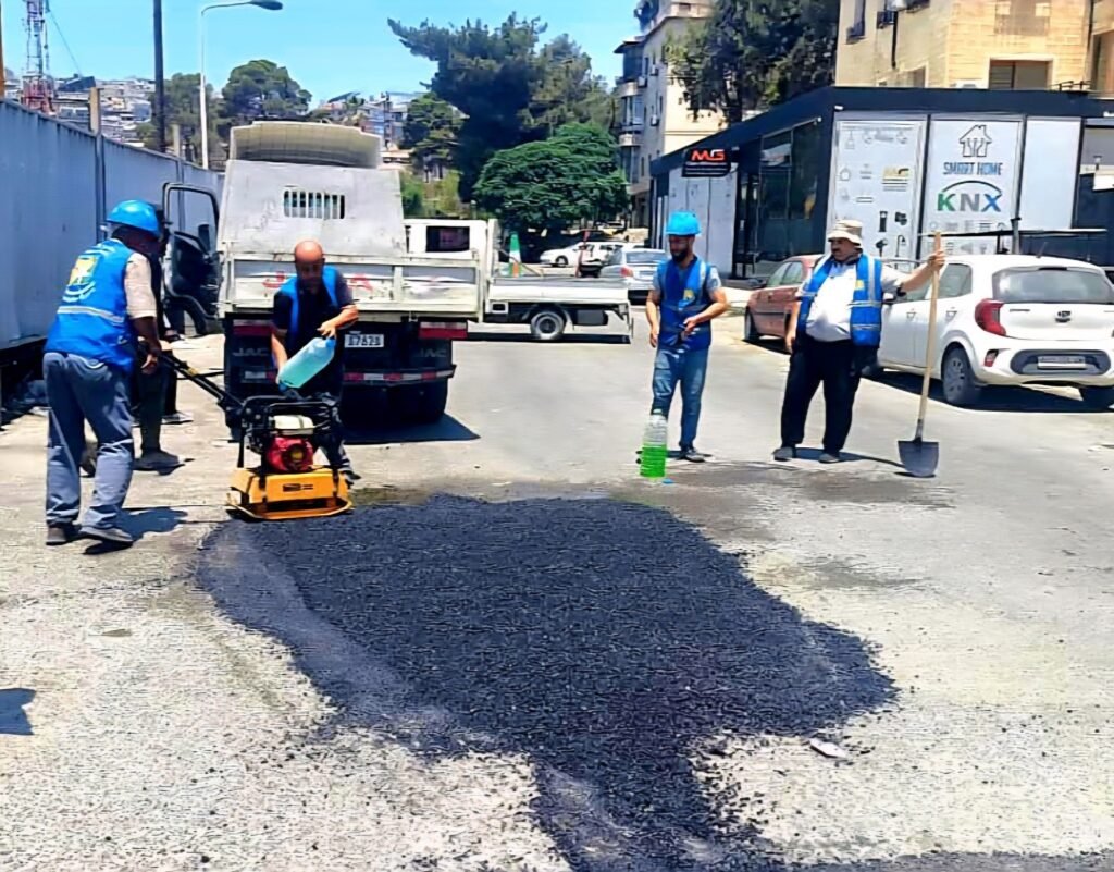 تأهيل الطرقات وتزفيت الشوارع في عدد من أحياء دمشق