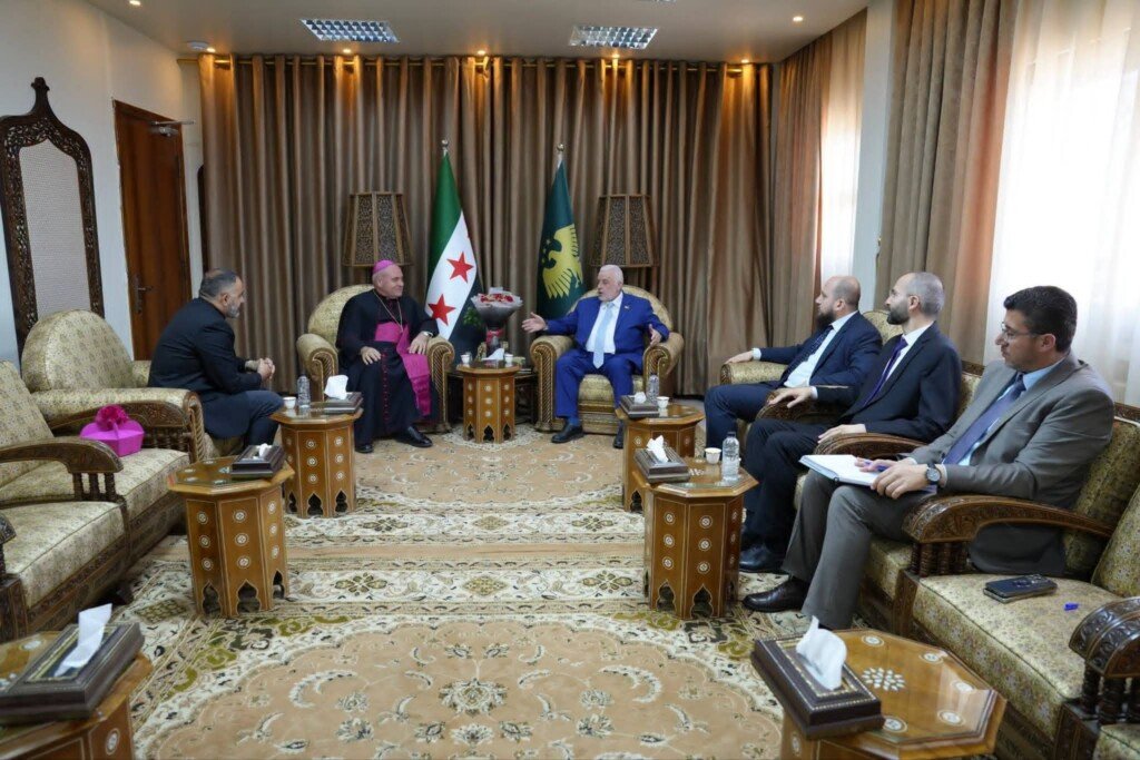 وزير الأوقاف وسفير الفاتيكان لدى سورية يبحثان تعزيز التعاون المشترك