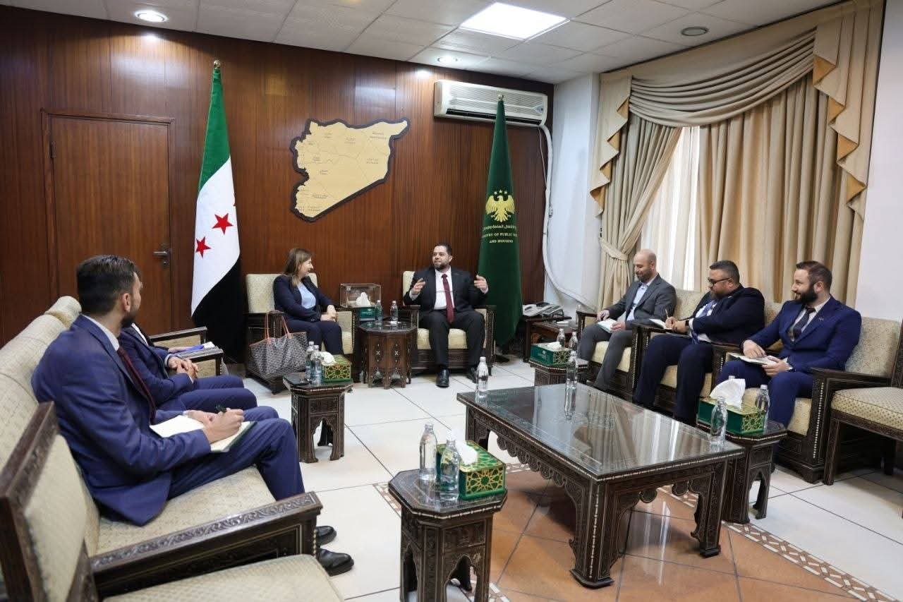 وزارة الأشغال و”UNHCR” تضعان أسس تطوير السكن البديل وتسريع عودة النازحين