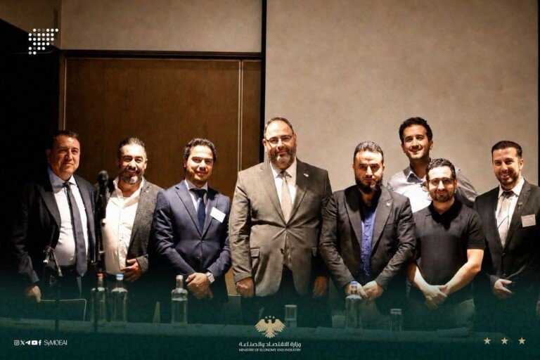 معاون وزير الاقتصاد يلتقي رجال الأعمال السوريين في هولندا لتعزيز الاستثمار والشراكات الاقتصادية