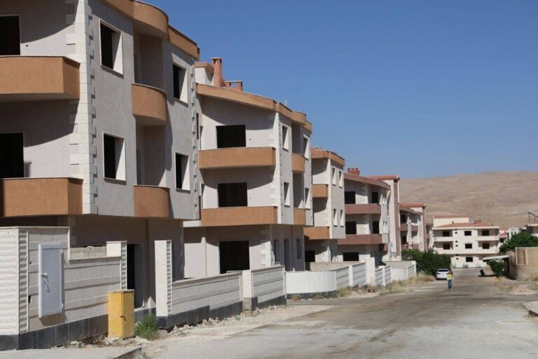 تسليم شقق سكنية وعودة خدمات حيوية.. حركة خدمية وتنموية نشطة بريف دمشق