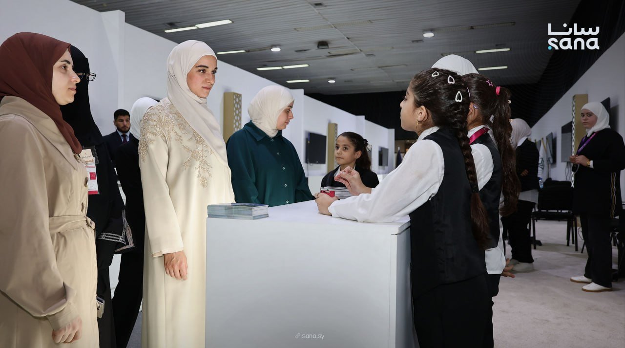 عقيلة الرئيس الشرع تزور معرض دمشق الدولي وتطلع على الابتكارات والحرف اليدوية