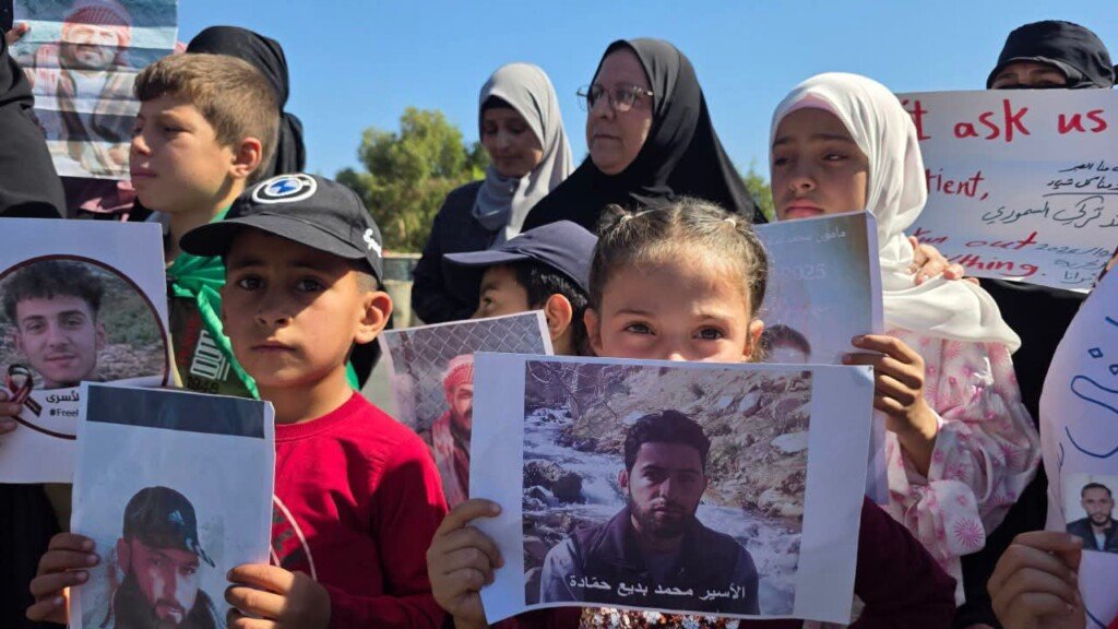 ذوو المعتقلين أمام الأندوف في القنيطرة: مطالب بالكشف عن المصير والإفراج عن المحتجزين